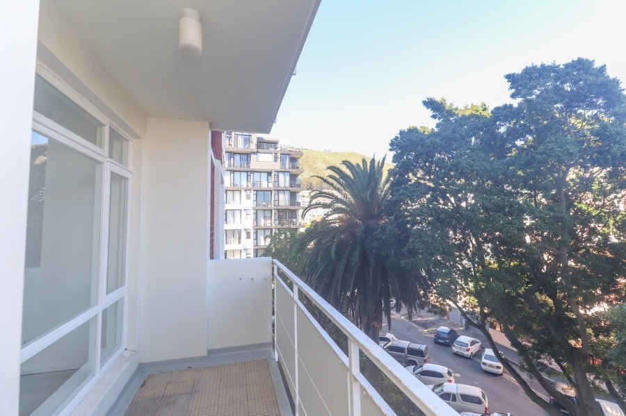 2 Bedroom Property for Sale in Sea Point Western Cape